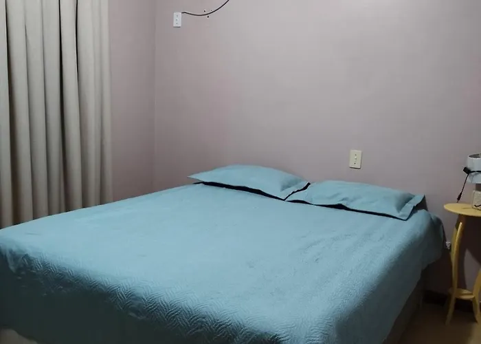Casa De 2 Pavimentos Inteira Com Garagem