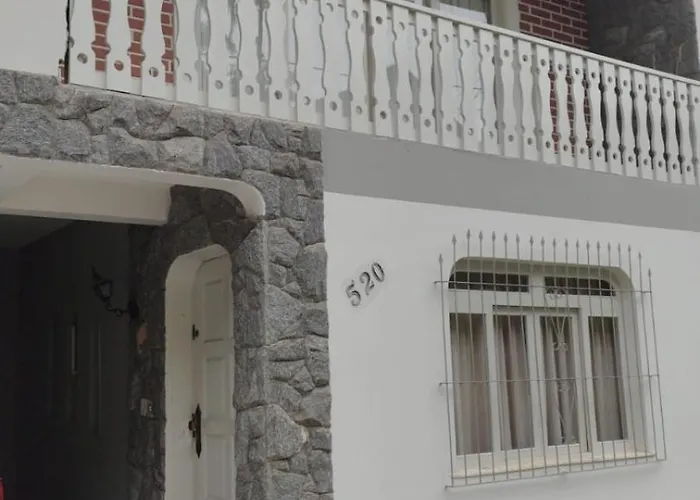 Casa De 2 Pavimentos Inteira Com Garagem